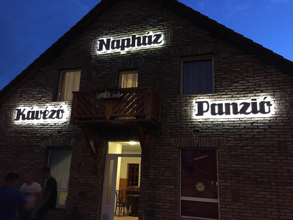 Naphaz Panzio Bed & Breakfast Tiszafüred Eksteriør bilde