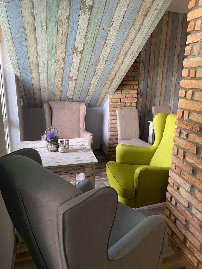 Naphaz Panzio Bed & Breakfast Tiszafüred Eksteriør bilde