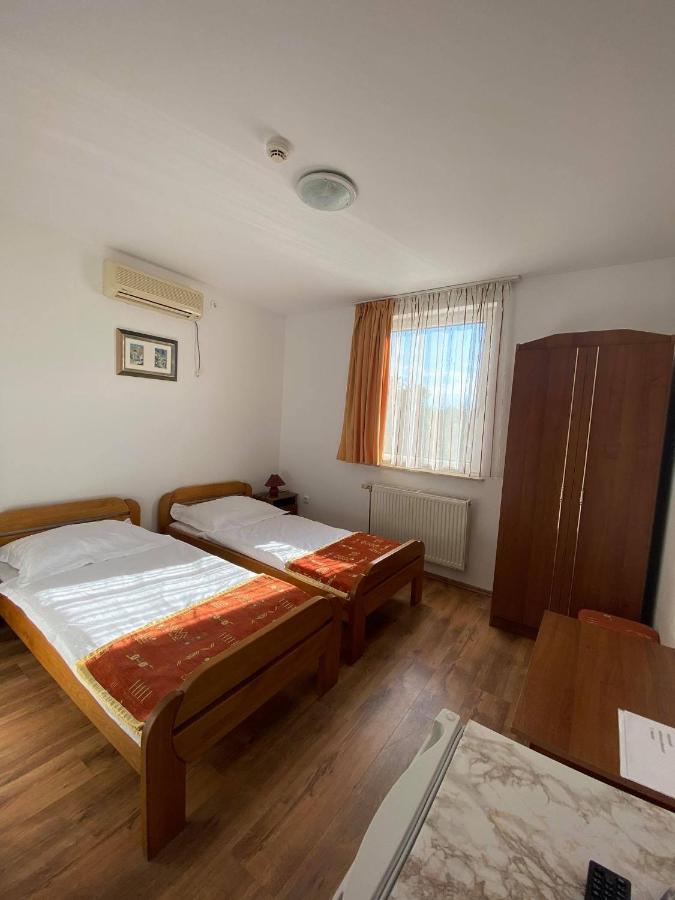 Naphaz Panzio Bed & Breakfast Tiszafüred Eksteriør bilde